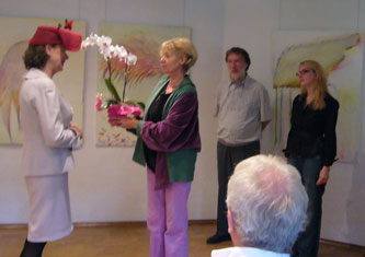 Vernissage. Von links: Mara Anders, Marieluise Trobitius, Léopold Winandy, Julia Remmert